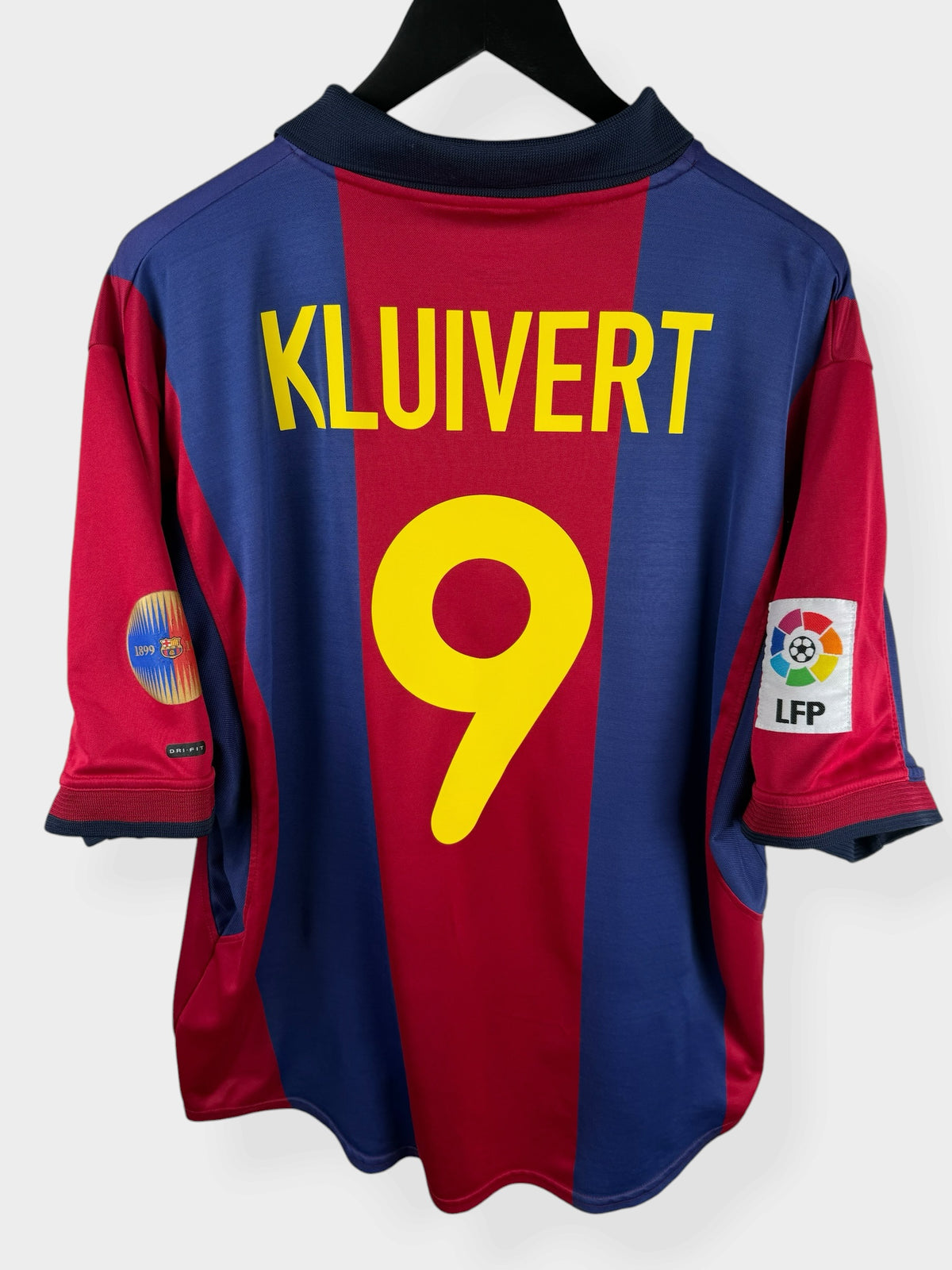 2000-01 BARCELONA HOME SHIRT KLUIVERT #9 XL - Authentic Football Club