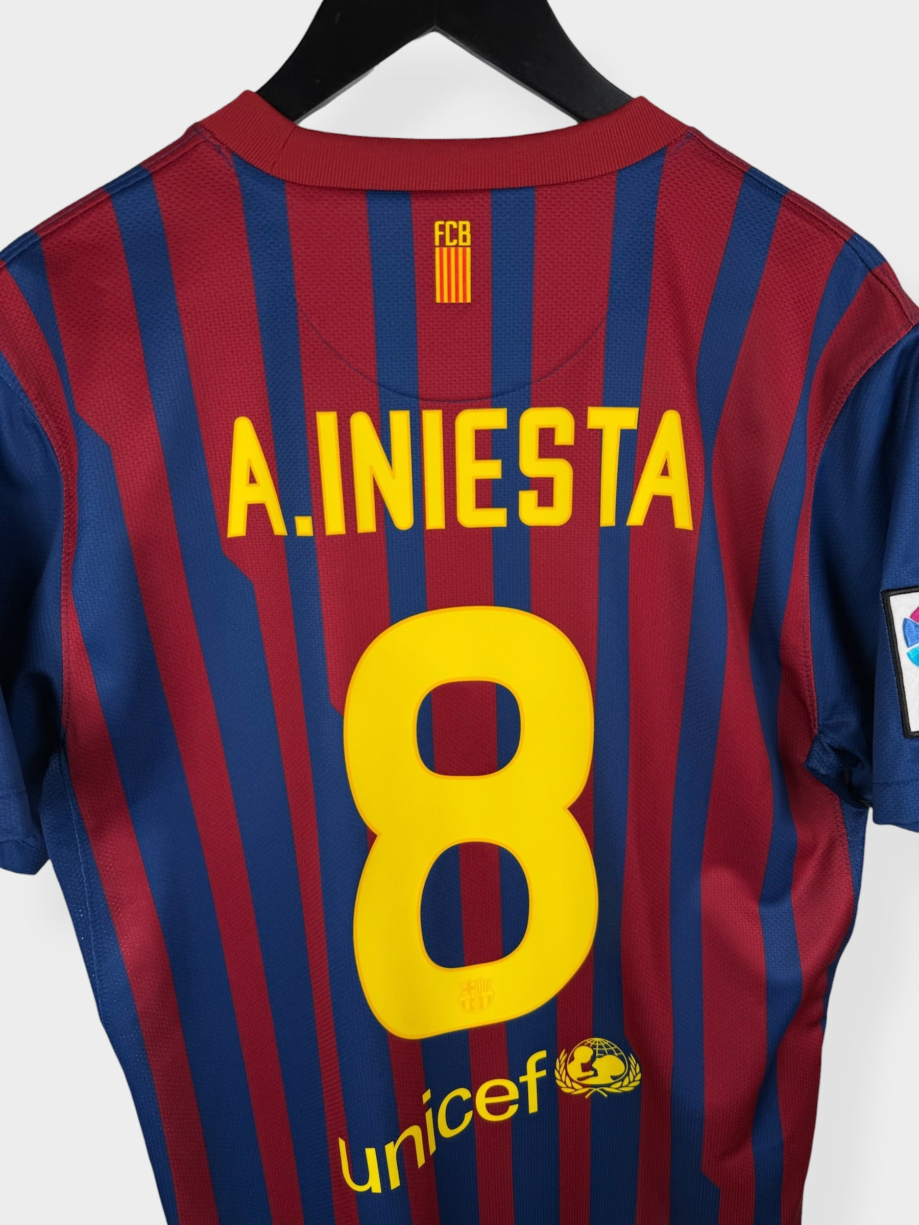 2011-12 BARCELONA HOME SHIRT INIESTA #8 M