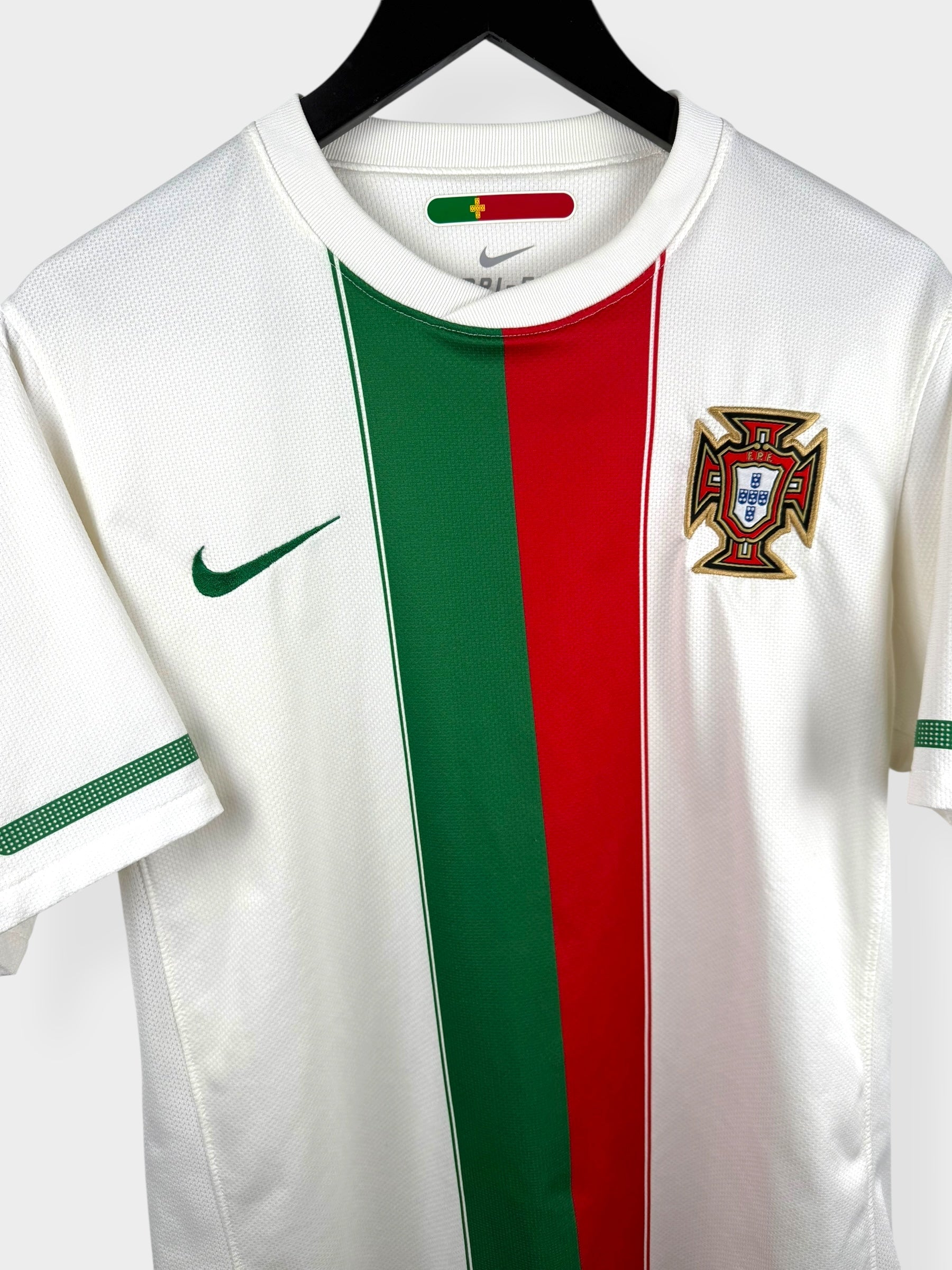 2010-11 PORTUGAL AWAY SHIRT M - Authentic Football Club