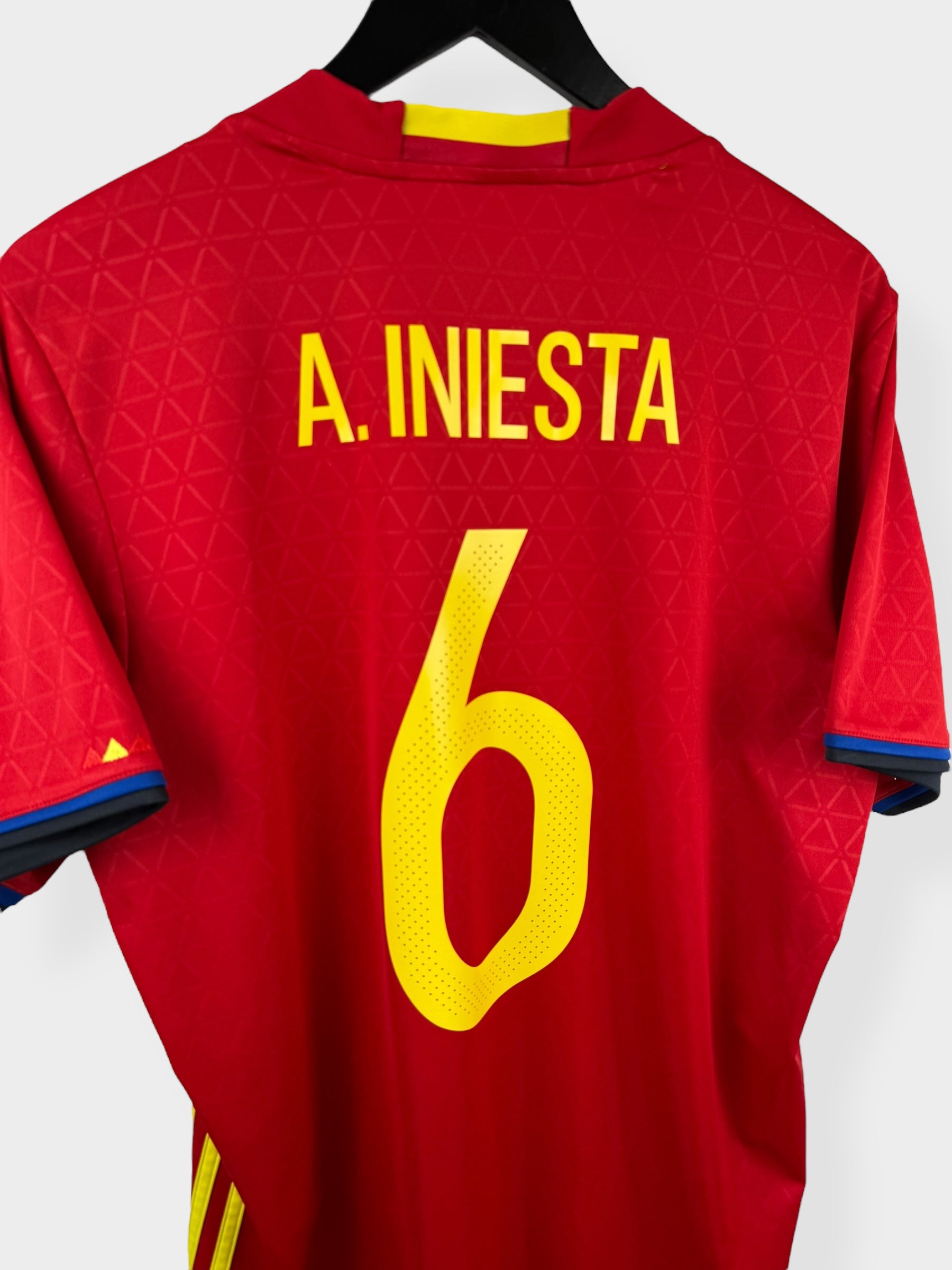 2016-17 SPANJE THUISSHIRT INIESTA #6 M
