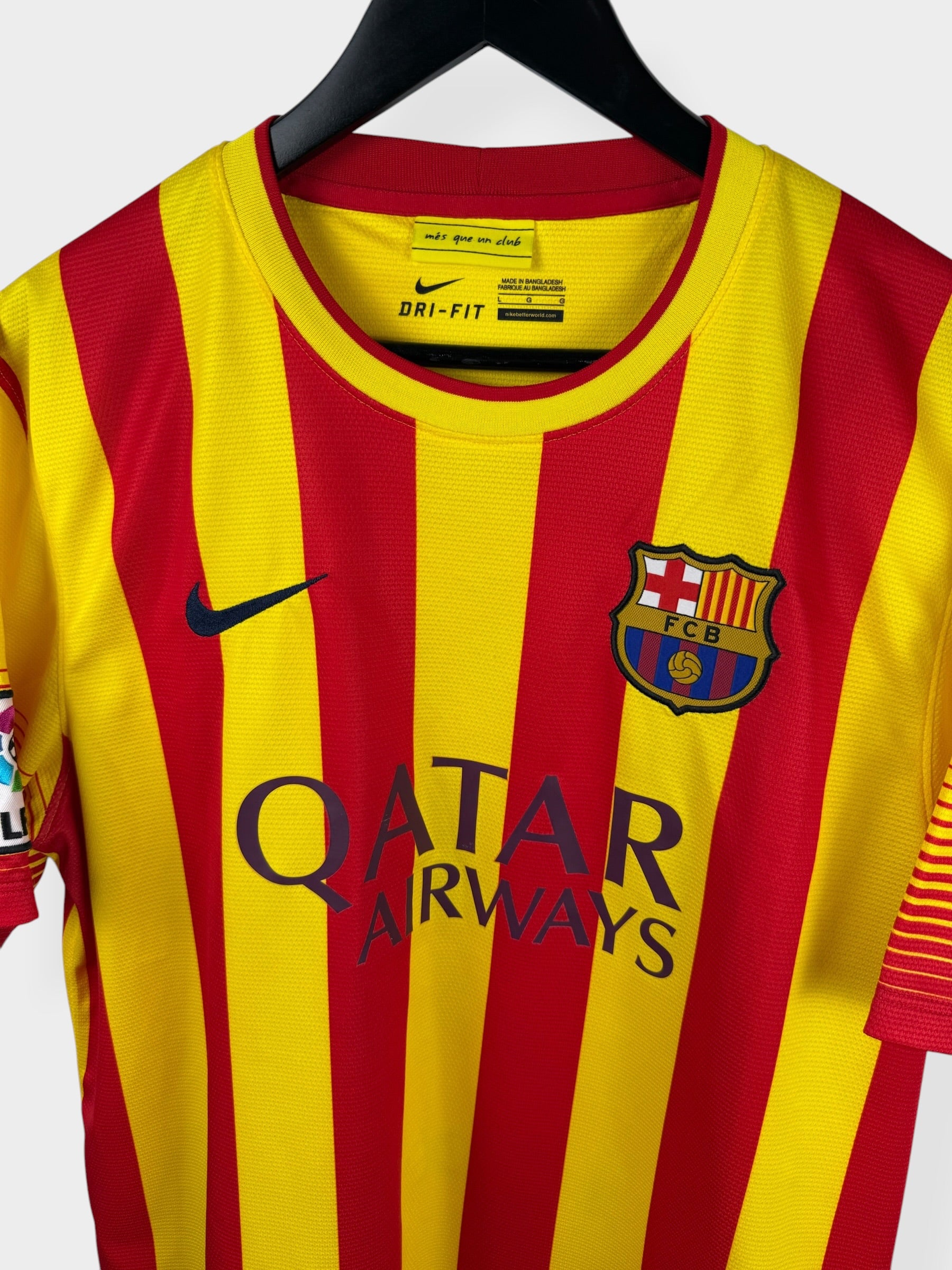 2013-14 BARCELONA AWAY SHIRT INIESTA #8 L