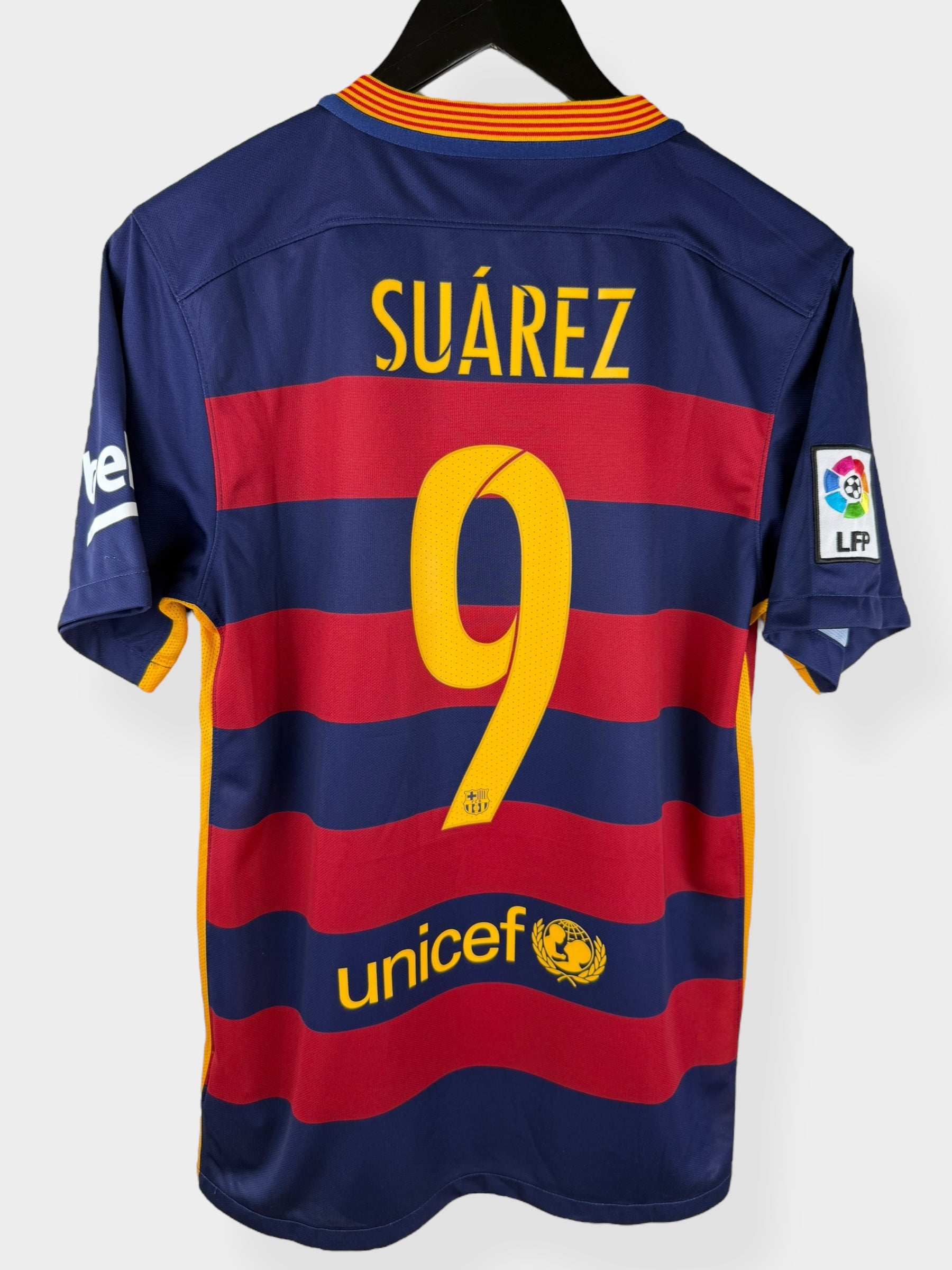 2015-16 BARCELONA THUISSHIRT SUAREZ #9 S