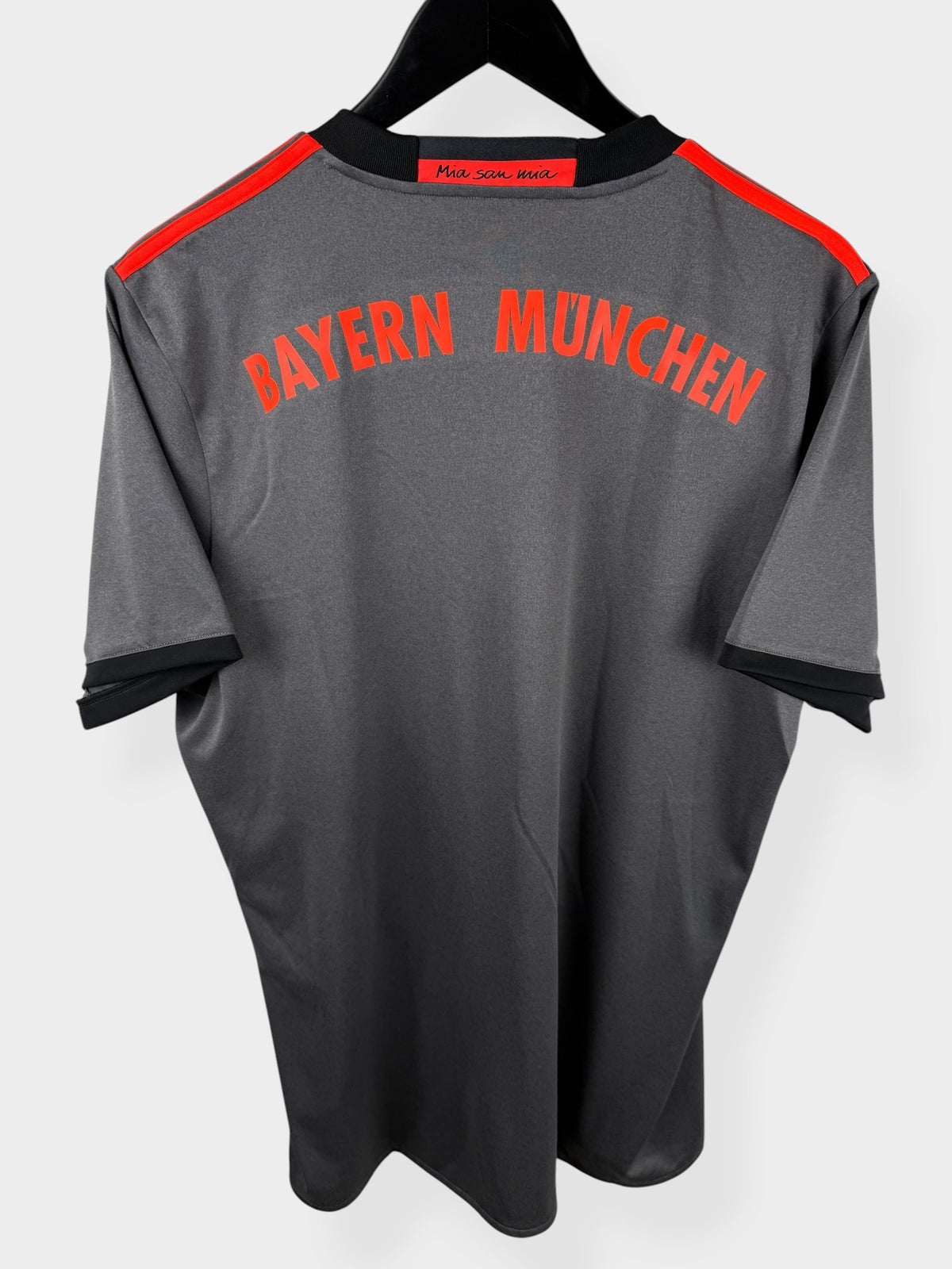 2016-17 BAYERN MÜNCHEN UITS­HIRT L