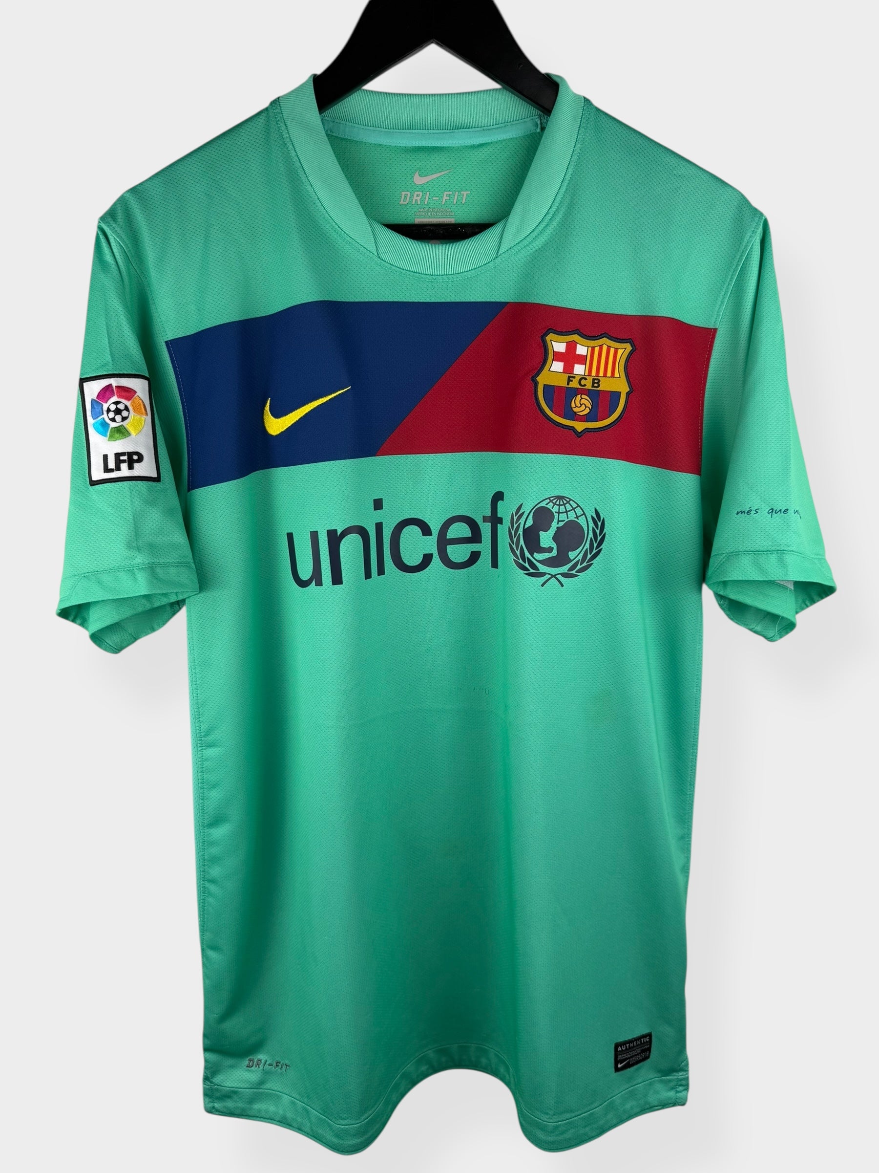 2010-11 BARCELONA AWAY SHIRT PUYOL #5 M