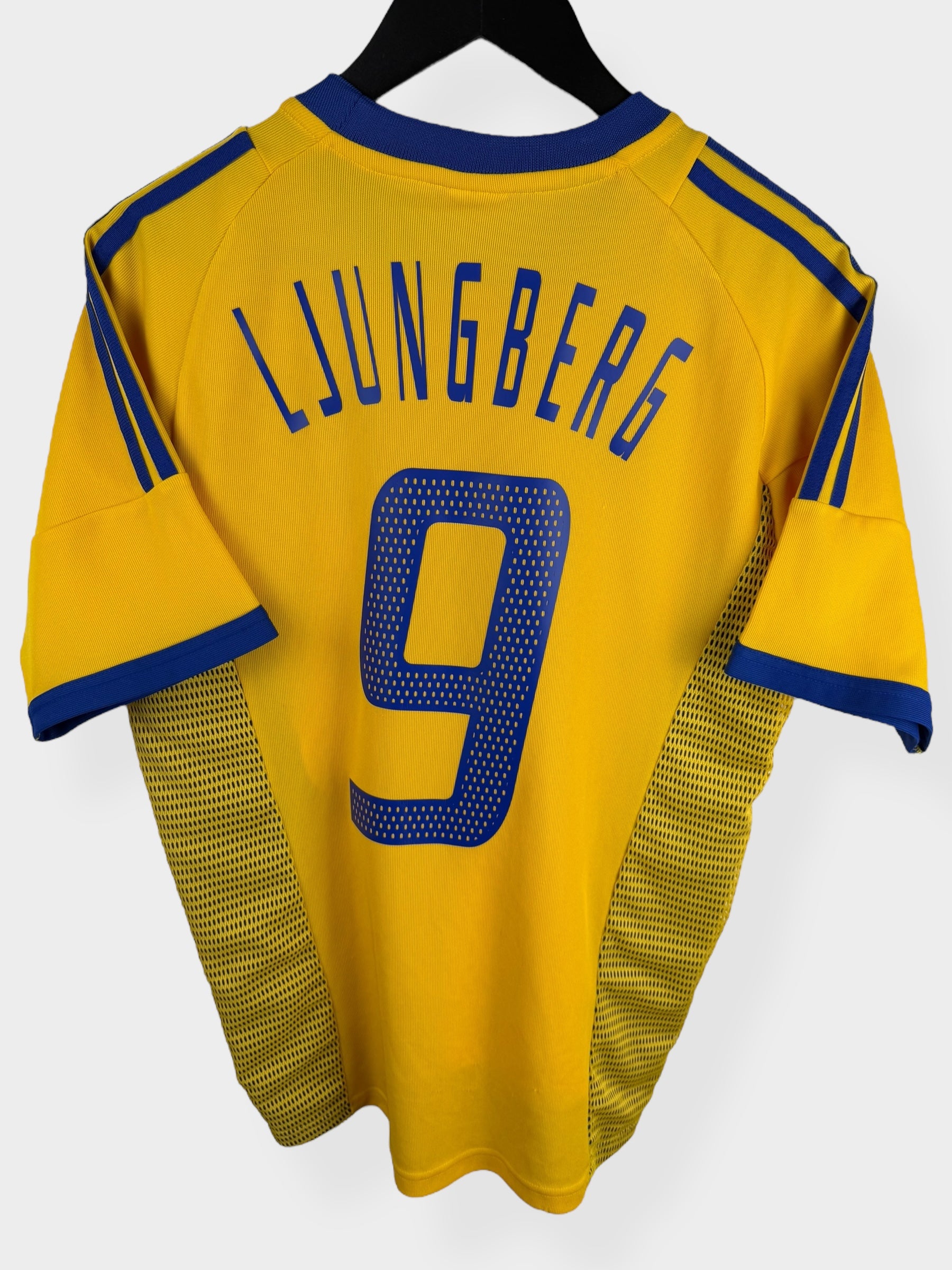 2002-03 SWEDEN HOME SHIRT LJUNGBERG #9 S - Authentic Football Club