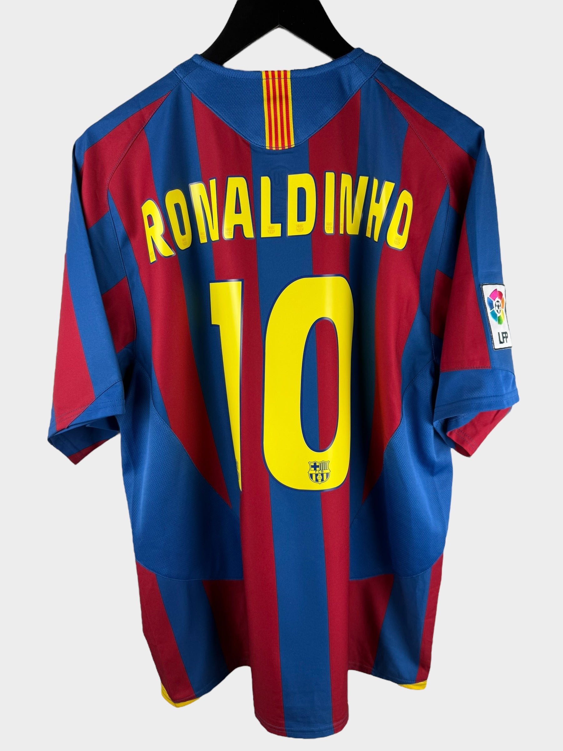 2005-06 BARCELONA HOME SHIRT RONALDINHO #10 L