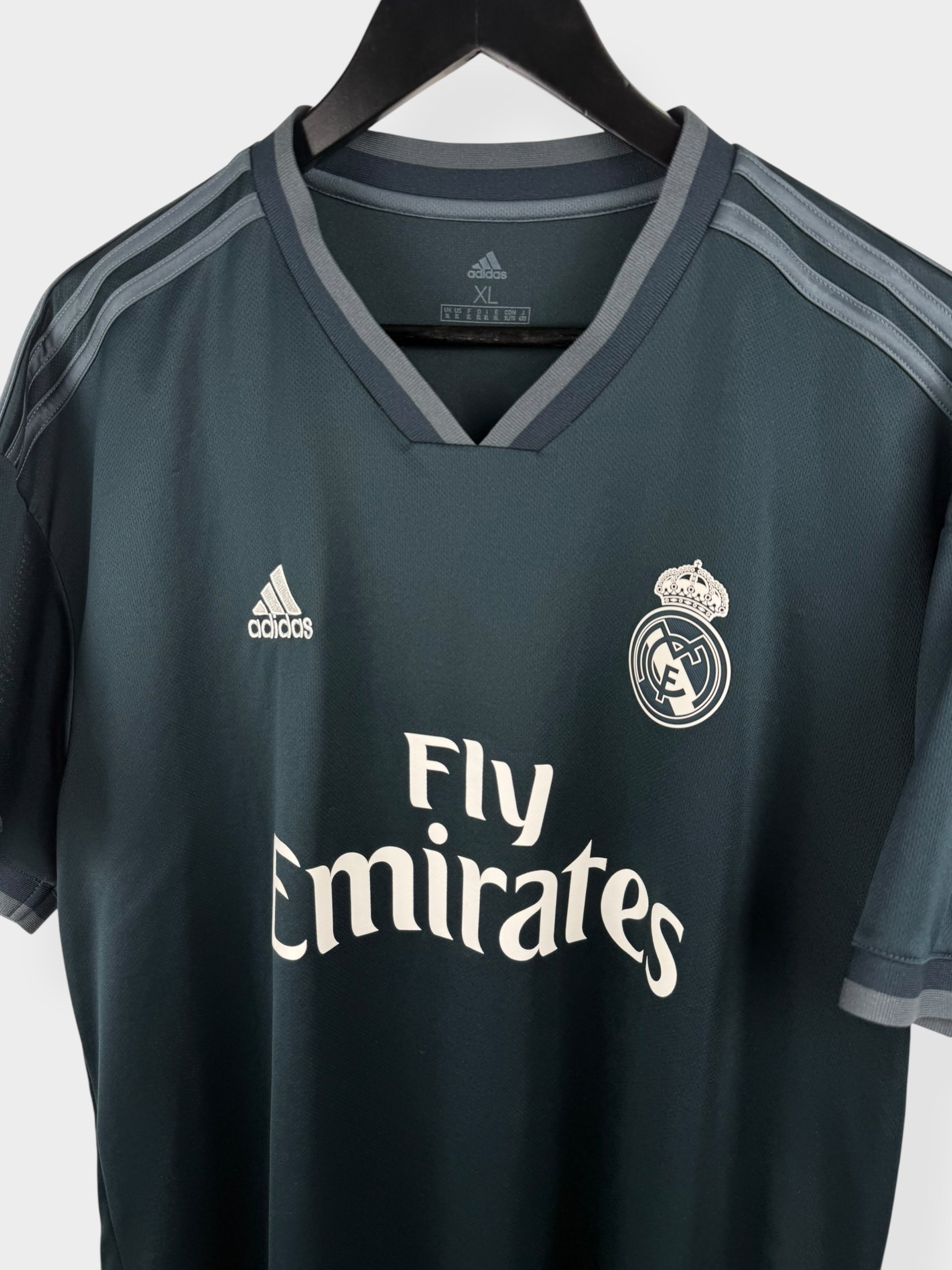 2018-19 REAL MADRID AWAY SHIRT BENZEMA #9 XL