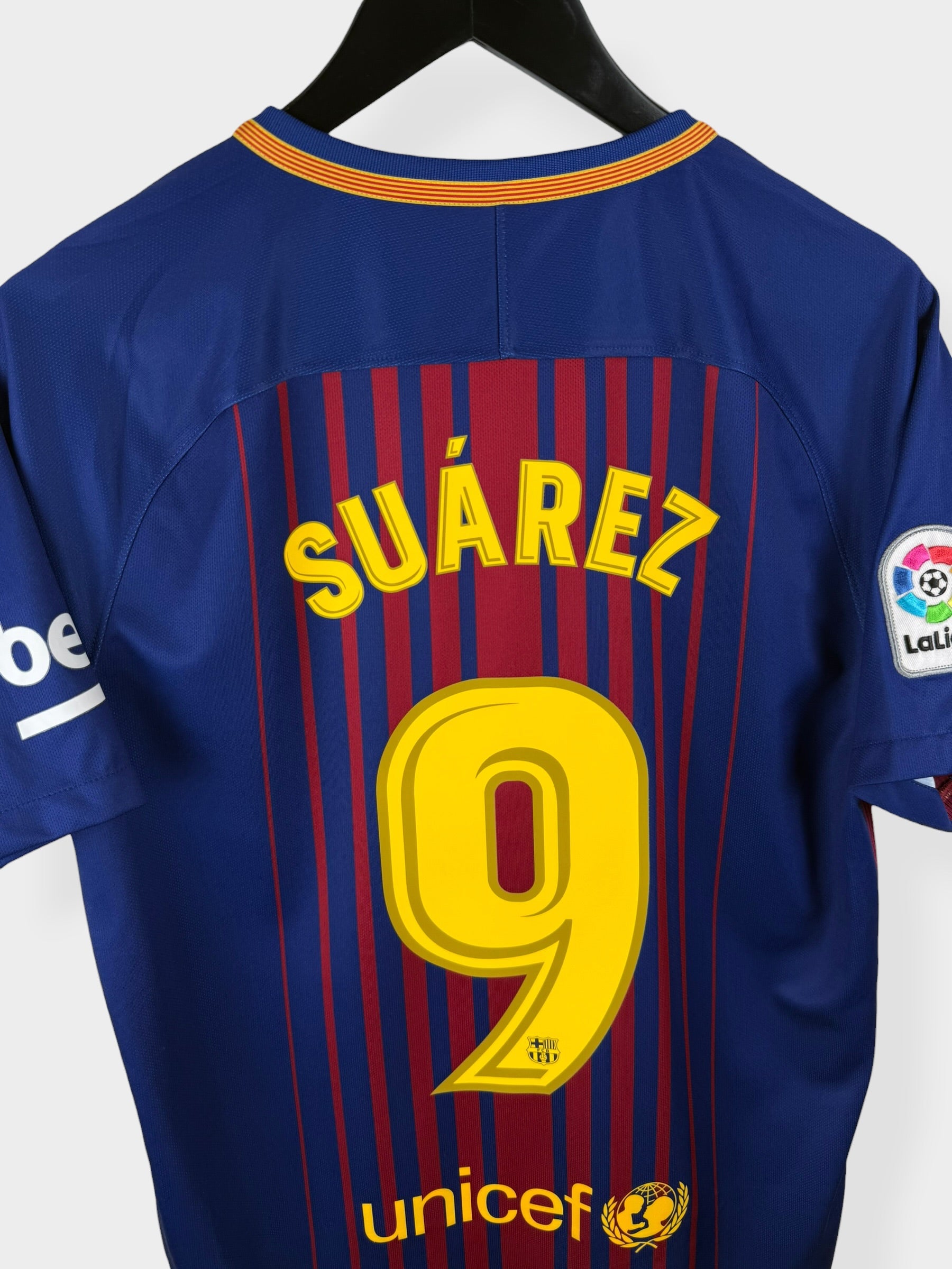 2017-18 BARCELONA HOME SHIRT SUAREZ #9 M