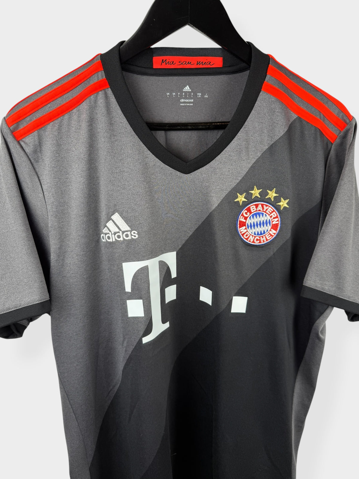 2016-17 BAYERN MÜNCHEN UITS­HIRT L