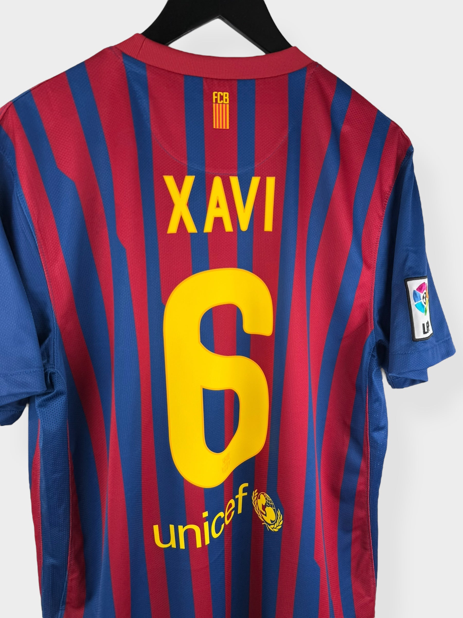 2011-12 BARCELONA THUISSHIRT XAVI #6 L