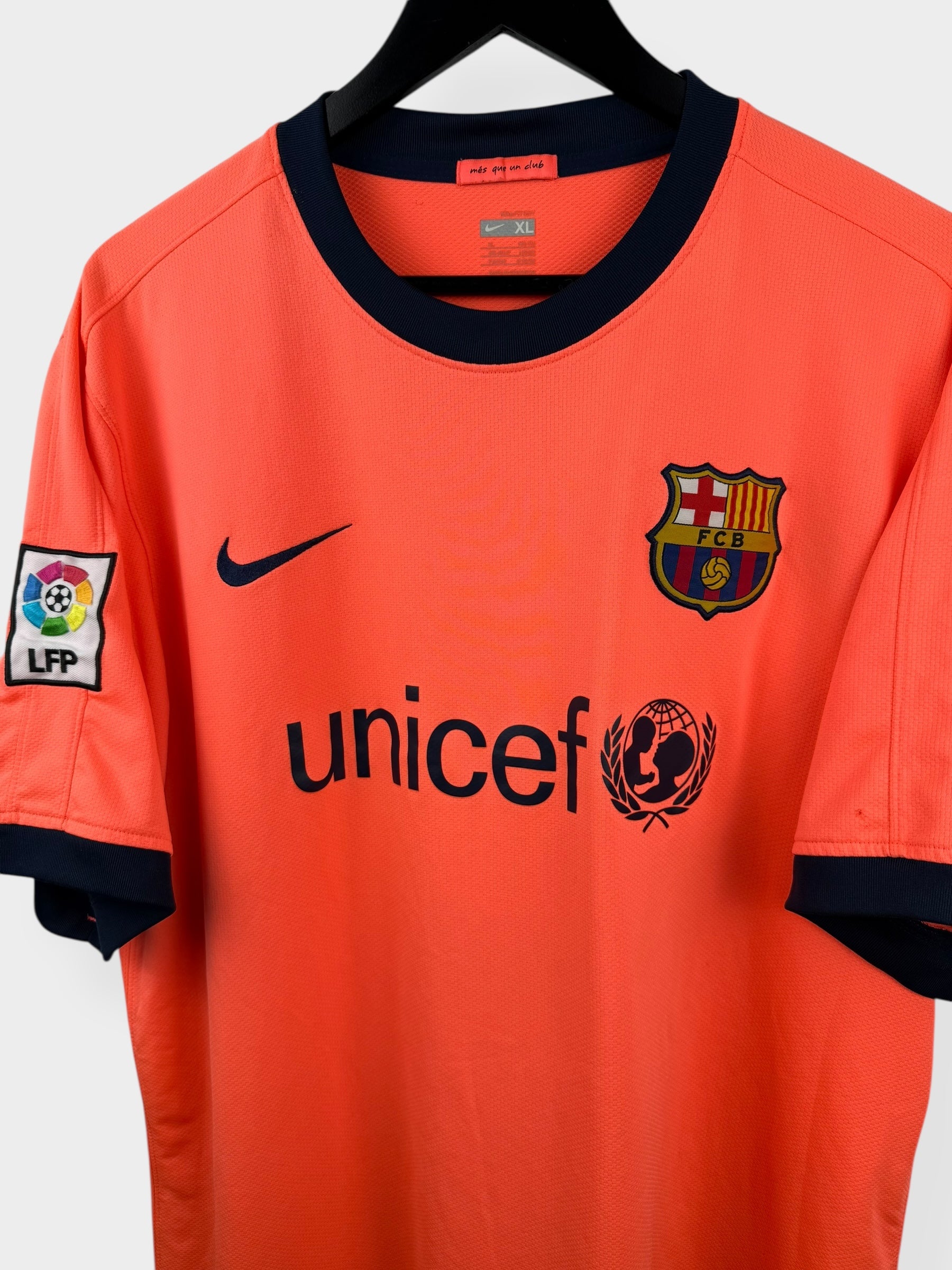2009-10 BARCELONA AWAY SHIRT XAVI #6 XL