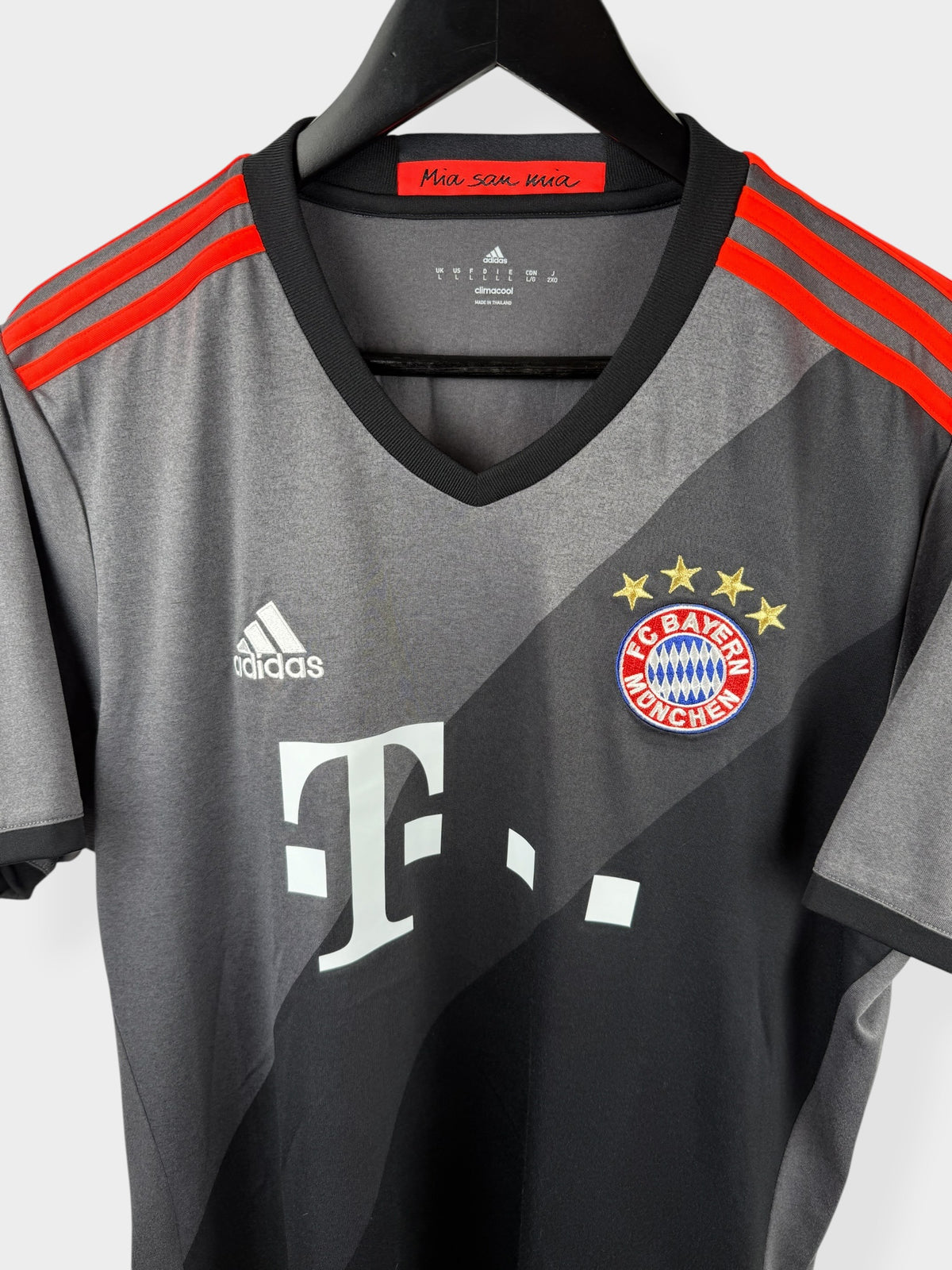 2016-17 BAYERN MÜNCHEN UITS­HIRT L