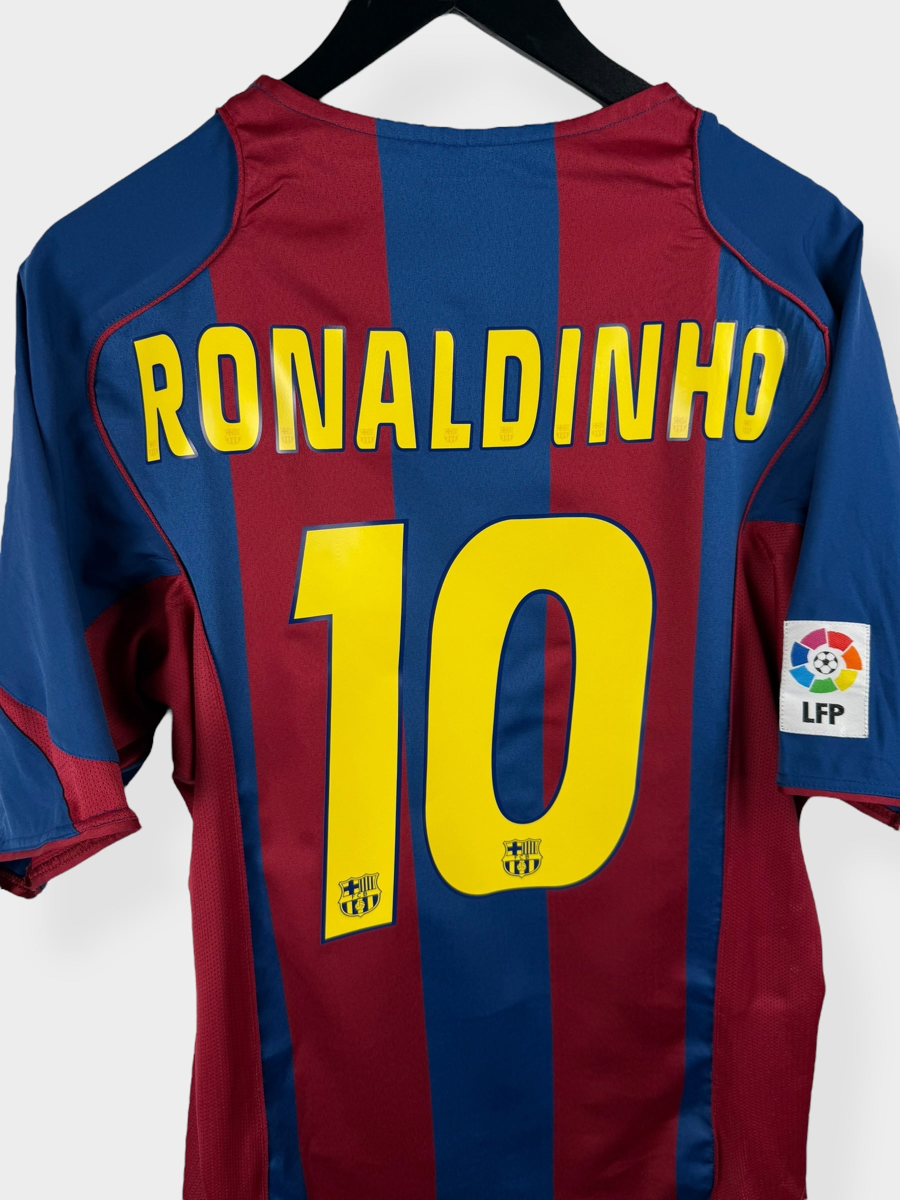 2004-05 BARCELONA HOME SHIRT RONALDINHO #10 L