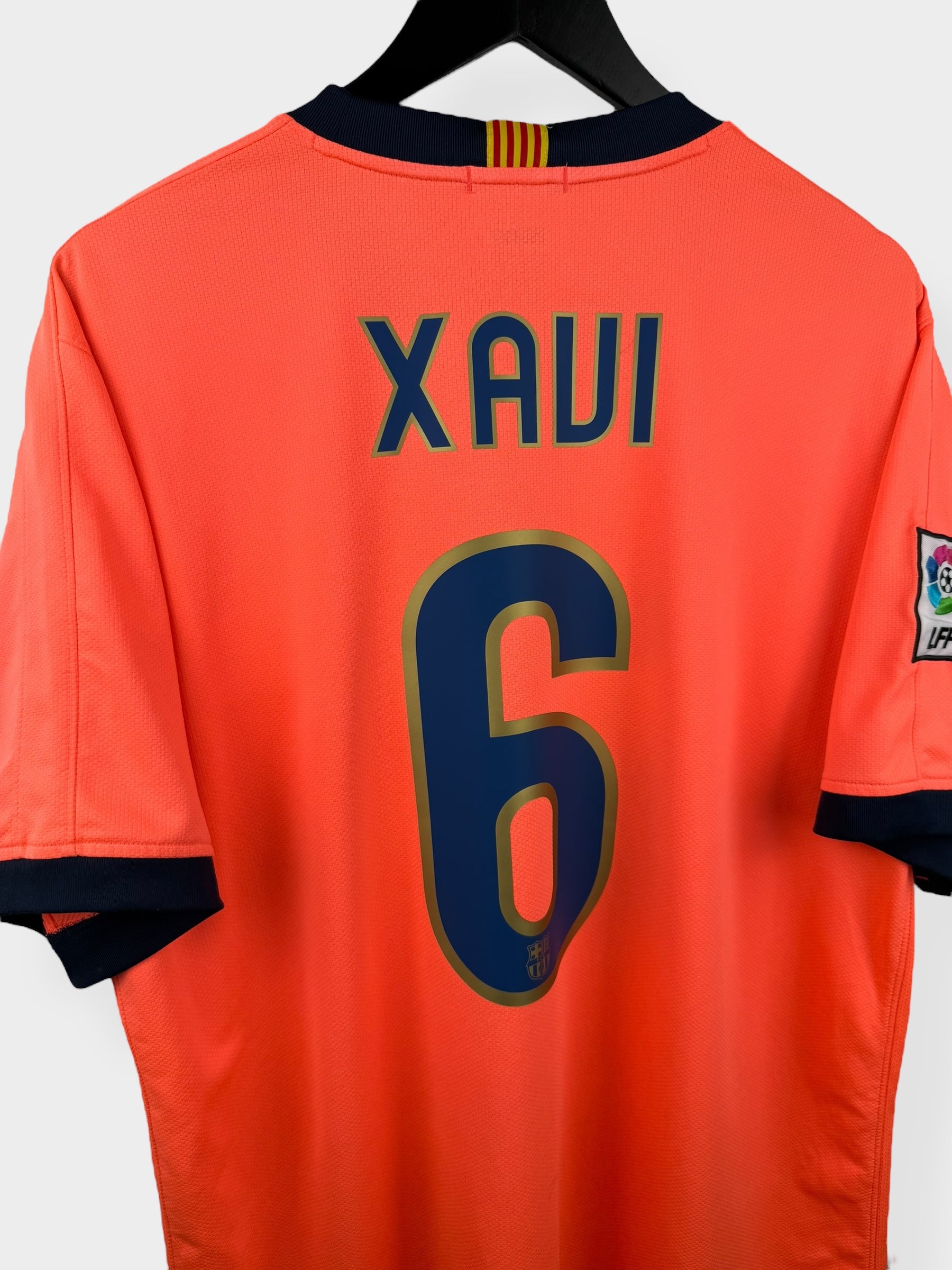 2009-10 BARCELONA AWAY SHIRT XAVI #6 XL