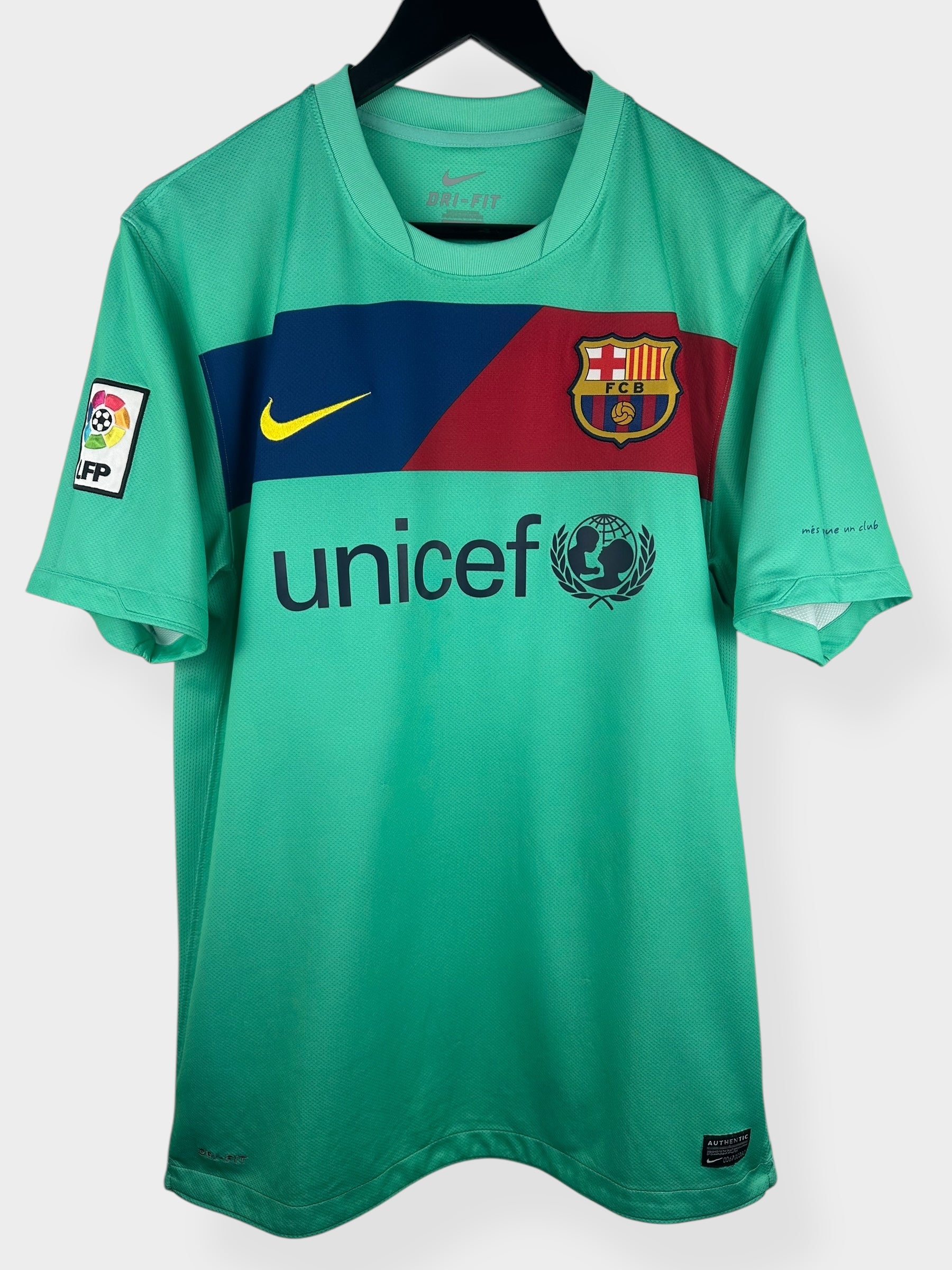 2010-11 BARCELONA AWAY SHIRT DAVID VILLA #7 M